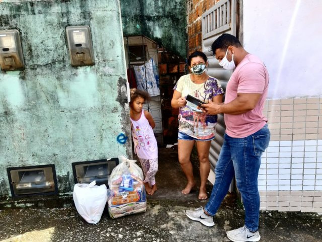 JOÃO PESSOA : Prefeitura beneficia mais 535 famílias com a entrega de cestas nutricionais e kits de higiene em diversas comunidades da Capital 06082020 jpfeira Easy Resize.com - JOÃO PESSOA : Prefeitura beneficia mais 535 famílias com a entrega de cestas nutricionais e kits de higiene em diversas comunidades da Capital