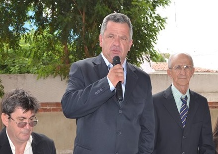 VIEIRÓPOLIS: Vereador Hélio de Moisés apresenta requerimentos solicitando calçamento para as Comunidades do Pinhão e Bonfim 08082020 helio - VIEIRÓPOLIS: Vereador Hélio de Moisés apresenta requerimentos solicitando calçamento para as Comunidades do Pinhão e Bonfim