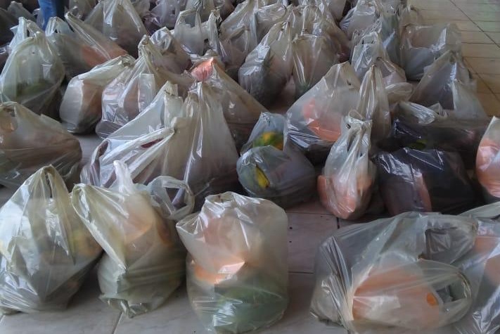 Prefeitura de Uiraúna em parceria com o governo no Estado distribuem kits alimentares para famílias carentes do município 11052020 unafrutas1 - Prefeitura de Uiraúna em parceria com o governo no Estado distribuem kits alimentares para famílias carentes do município