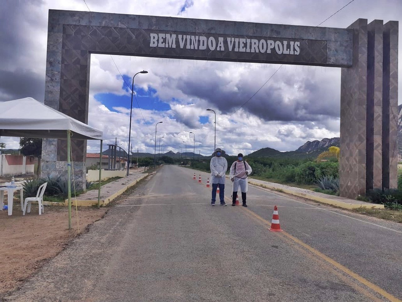 Prefeitura de Vieirópolis inicia barreira sanitária na entrada de acesso ao município para combater a disseminação do coronavírus; VEJA 11062020 v1 Easy Resize.com - Prefeitura de Vieirópolis inicia barreira sanitária na entrada de acesso ao município para combater a disseminação do coronavírus; VEJA