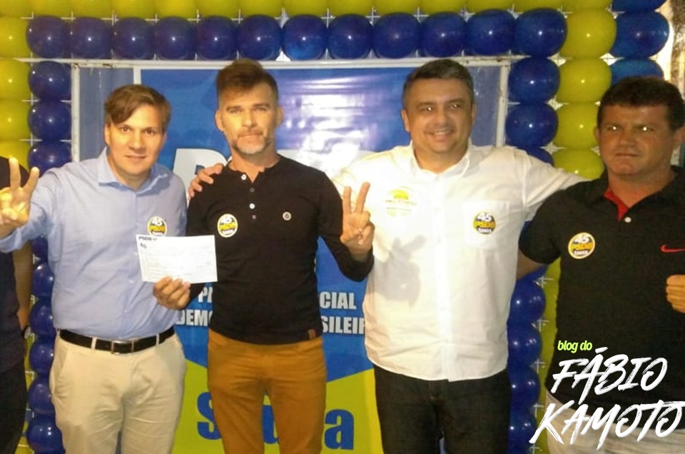 Cantor Henrique da Igreja se filia ao PSDB de Sousa e anuncia pré-candidatura a vereador para defender o bairro do Angelim; CONFIRA. 13032020 Henrique - Cantor Henrique da Igreja se filia ao PSDB de Sousa e anuncia pré-candidatura a vereador para defender o bairro do Angelim; CONFIRA.