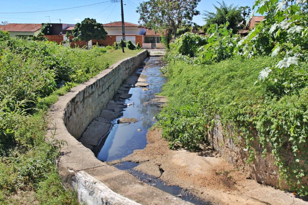 APARECIDA: Prefeito anuncia importante licitação para cobertura de fundo de canal que corta ruas do município; VEJA 13072020 canal1 Easy Resize.com - APARECIDA: Prefeito anuncia importante licitação para cobertura de fundo de canal que corta ruas do município; VEJA