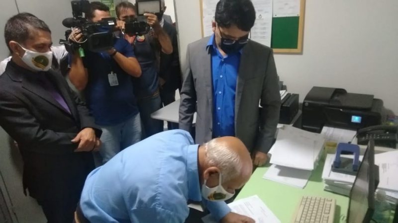 NOVO CAPÍTULO : Berg Lima renuncia ao cargo de prefeito em Bayeux e impõe eleições indiretas no município 14072020 BERGLIMA Easy Resize.com - NOVO CAPÍTULO : Berg Lima renuncia ao cargo de prefeito em Bayeux e impõe eleições indiretas no município