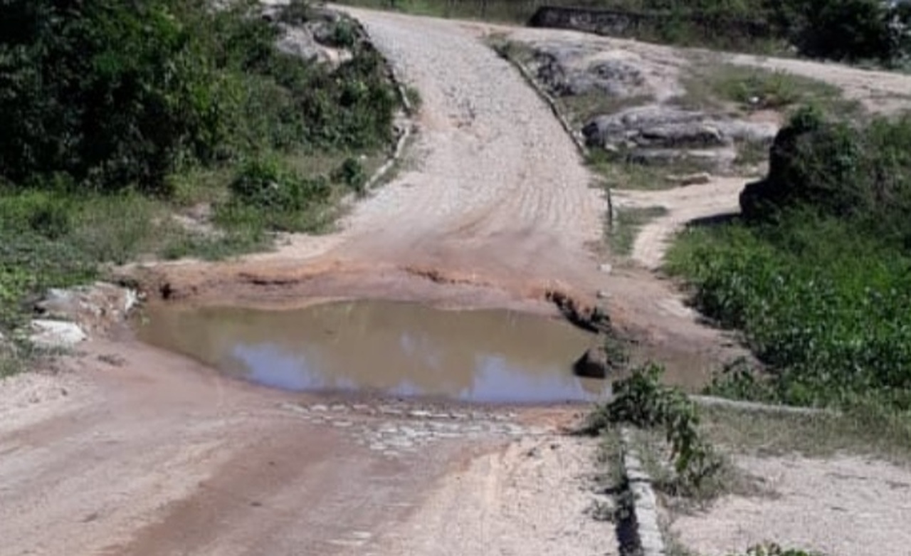 Produtor rural denuncia passagens molhadas ''sonrisal'' em Poço Dantas; VEJA 16072020 passagem Easy Resize.com - Produtor rural denuncia passagens molhadas ''sonrisal'' em Poço Dantas; VEJA