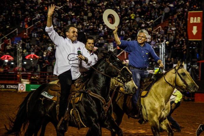 18082019 bolsonaro - Bolsonaro cavalga na Festa de Peão de Boiadeiro e promete apoiar rodeios