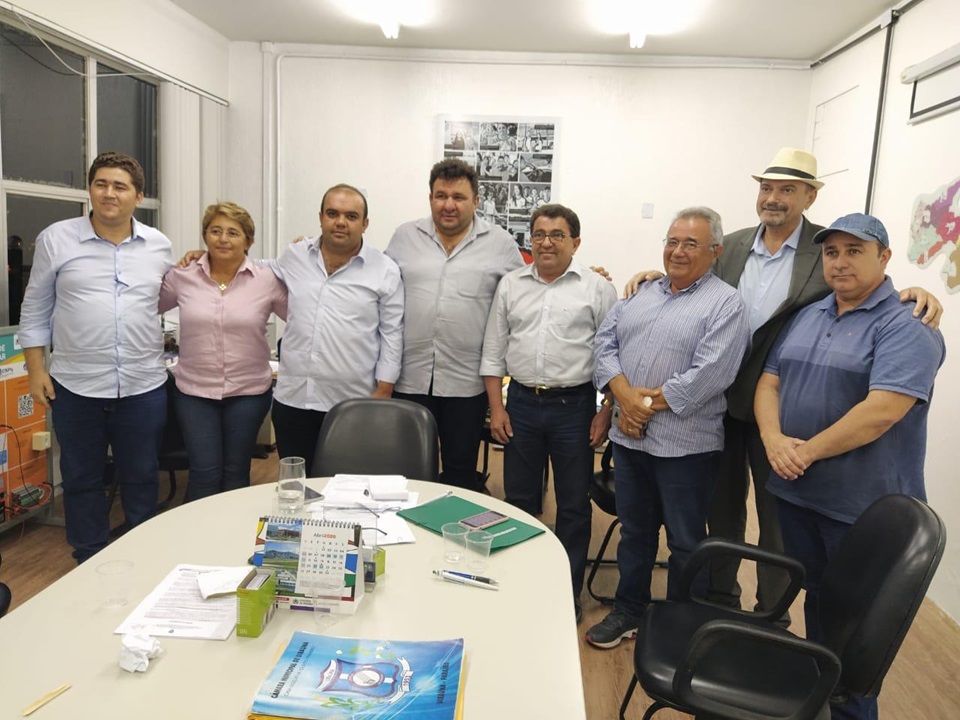 EM UIRAÚNA: Grupo de oposição faz reivindicação ao governador sobre escola na cidade; João resolve e aulas serão iniciadas depois do carnaval; VEJA. 19022020 OPOSICAOJP - EM UIRAÚNA: Grupo de oposição faz reivindicação ao governador sobre escola na cidade; João resolve e aulas serão iniciadas depois do carnaval; VEJA.