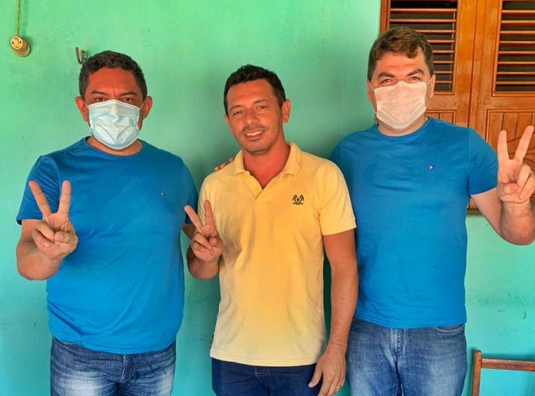 JOCA CLAUDINO : Pré-candidato Rinaldo Cipriano recebe adesão do atual secretário de administração do governo Jordhanna Lopes 25082020 RINALDO - JOCA CLAUDINO : Pré-candidato Rinaldo Cipriano recebe adesão do atual secretário de administração do governo Jordhanna Lopes