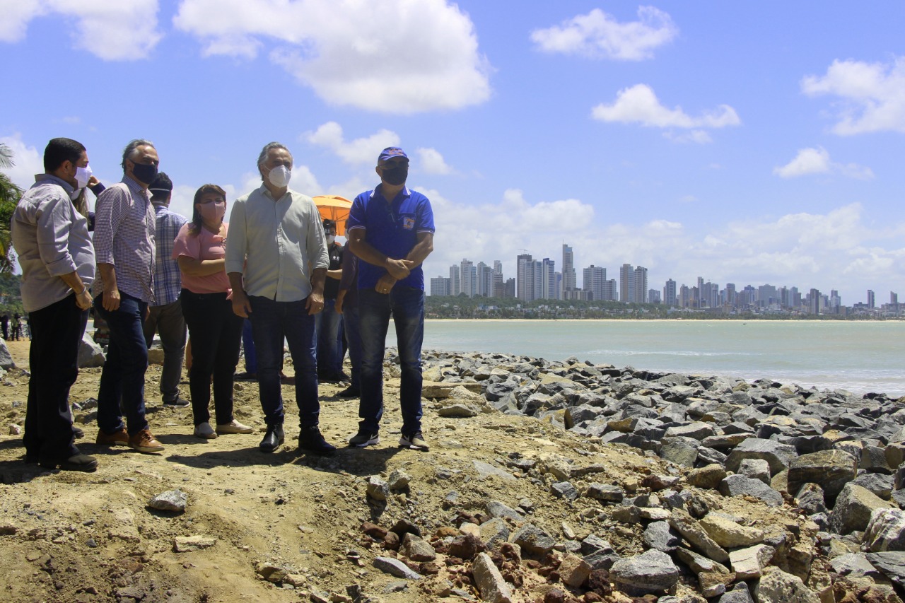 26082020 CARTAXO - JOÃO PESSOA : Luciano Cartaxo vistoria obras de proteção da Barreira do Cabo Branco e anuncia para novembro entrega da primeira e da segunda etapa