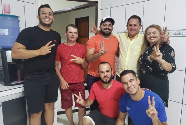 adesao poco 1 600x405 - POÇO DANTAS : Candidato a prefeito Zé Almeida inicia campanha com ''pé direito'' e no primeiro dia de caminhada recebe adesões de empresários; VEJA