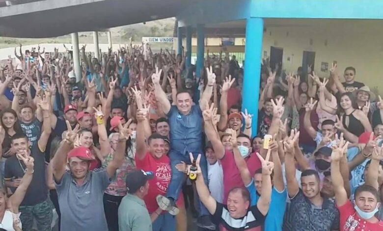 marquinhos apoio 780x470 - Com popularidade em alta, Marquinhos  Gomes é recebido por multidão na zona rural de Bernardino Batista.