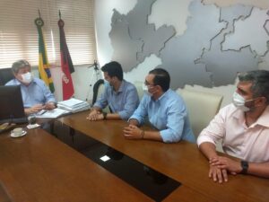 s2 300x225 - Após reunião na Granja Santana, João ratifica apoio a Segundo Santiago e garante celeridade para obras do Matadouro Regional de Uiraúna e da Adutora Capivara