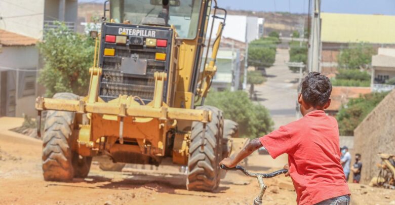 una 780x405 - Prefeitura de Uiraúna inicia obras de calçamento em ruas do bairro alto Bela Vista e do Nossa Senhora de Lourdes; ao todo são nove ruas que totalizam R$ 524 mil