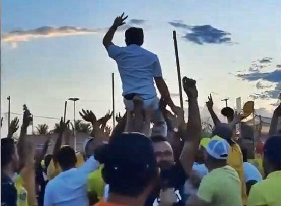 É CAMPEÃO: Dr. Athaíde é reeleito prefeito de Lastro com 52,86% dos votos athaide1 552x405 - É CAMPEÃO: Dr. Athaíde é reeleito prefeito de Lastro com 52,86% dos votos