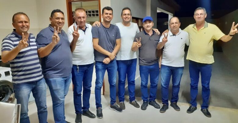 EM TRIUNFO: Prefeito Espedito Filho reúne vereadores eleitos: “Os vereadores serão ouvidos e respeitados” vereadores triunfo 780x405 - EM TRIUNFO: Prefeito Espedito Filho reúne vereadores eleitos: “Os vereadores serão ouvidos e respeitados”