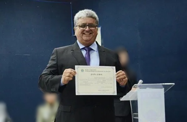 celio da usina - Prefeito reeleito Célio da Usina, vice e vereadores são diplomados em Vieirópolis.