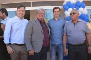 Prefeitura de Vieirópolis emite nota de pesar e decreta Luto Oficial pela morte do médico Dr. Ricélio Oliveira. celio e ricelio 300x200 - Prefeitura de Vieirópolis emite nota de pesar e decreta Luto Oficial pela morte do médico Dr. Ricélio Oliveira.