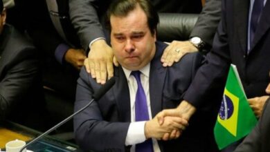 maia 390x220 - TCHAU QUERIDO: Depois de 1.660 dias metade deles sabotando Bolsonaro, Maia deixa comando da Câmara nesta segunda-feira