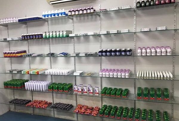 Prefeitura de Venha-Ver investe em medicamentos para abastecimento da farmácia básica do município que estava fechada na gestão passada. farmacia 600x405 - Prefeitura de Venha-Ver investe em medicamentos para abastecimento da farmácia básica do município que estava fechada na gestão passada.