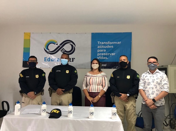 Prefeitura de Uiraúna e PRF-PB assinam termo de adesão de projeto ‘‘Educar PRF’’ que beneficiará alunos da Rede Municipal de Ensino. PRF UNA - Prefeitura de Uiraúna e PRF-PB assinam termo de adesão de projeto ‘‘Educar PRF’’ que beneficiará alunos da Rede Municipal de Ensino.