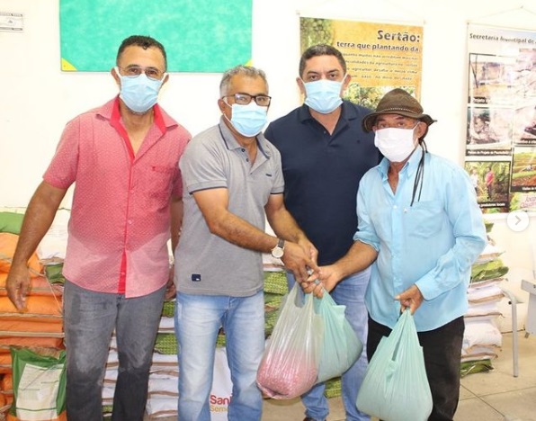 sementes joca - JOCA CLAUDINO: Prefeitura inicia distribuição de sementes para produtores rurais do município.