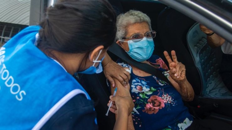 Prefeitura de João Pessoa vacinou 2,4 mil idosos em ginásios e postos móveis nesta quinta-feira vacina jp - Prefeitura de João Pessoa vacinou 2,4 mil idosos em ginásios e postos móveis nesta quinta-feira