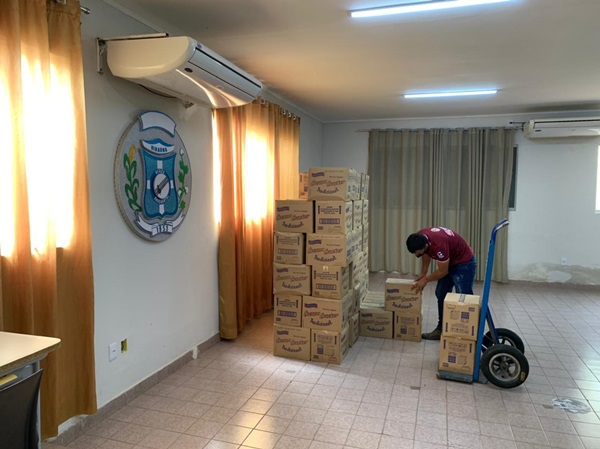 Prefeitura Municipal de Uiraúna recebe mais de 20 toneladas de alimentos para distribuição dos Kits de merenda escolar. UNAFEIRA1 - Prefeitura Municipal de Uiraúna recebe mais de 20 toneladas de alimentos para distribuição dos Kits de merenda escolar.
