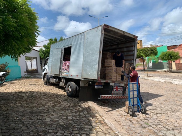Prefeitura Municipal de Uiraúna recebe mais de 20 toneladas de alimentos para distribuição dos Kits de merenda escolar. UNAFEIRA2 - Prefeitura Municipal de Uiraúna recebe mais de 20 toneladas de alimentos para distribuição dos Kits de merenda escolar.