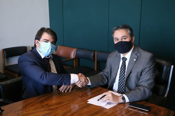 MAIS UM: Deputado Efraim Filho recebe apoio do prefeito de Conceição e fortalece seu projeto para o Senado conceicao - MAIS UM: Deputado Efraim Filho recebe apoio do prefeito de Conceição e fortalece seu projeto para o Senado