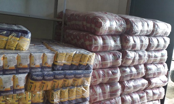 Em Monte Horebe: Alunos do município recebem kits da merenda escolar kitMH1 - Em Monte Horebe: Alunos do município recebem kits da merenda escolar
