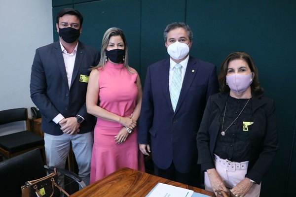 Efraim recebe apoio da prefeita de Mamanguape para o Senado e consolida liderança na região novo apoio - Efraim recebe apoio da prefeita de Mamanguape para o Senado e consolida liderança na região