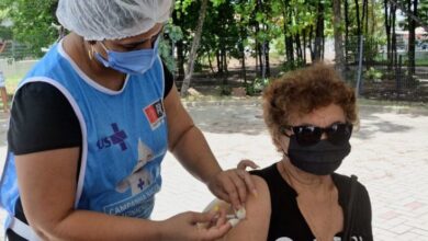 1 2 390x220 - Prefeitura segue vacinando com segunda dose dos imunizantes Astrazeneca e Coronavac