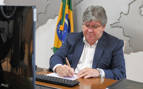 Em menos de três anos de gestão, João Azevêdo realiza 6 concursos públicos e 25 processos de seleção de servidores joaonova - Em menos de três anos de gestão, João Azevêdo realiza 6 concursos públicos e 25 processos de seleção de servidores