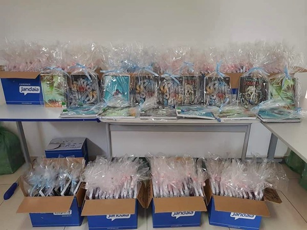Prefeitura de Venha-Ver realiza entrega de kits escolares aos alunos da rede municipal de educação kit - Prefeitura de Venha-Ver realiza entrega de kits escolares aos alunos da rede municipal de educação