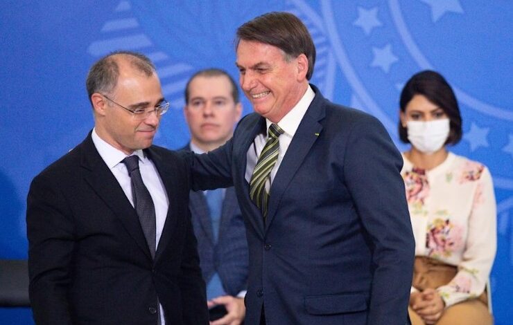 Bolsonaro confirma André Mendonça para vaga no STF, pela primeira vez na história do Brasil o presidente indica um cristão evangélico para o STF BOLSONAROO 740x470 - Bolsonaro confirma André Mendonça para vaga no STF, pela primeira vez na história do Brasil o presidente indica um cristão evangélico para o STF