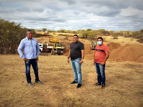 Prefeito de Aparecida visita obras de revitalização de estradas em zona rural do município. JOAONETO OBRAS - Prefeito de Aparecida visita obras de revitalização de estradas em zona rural do município.