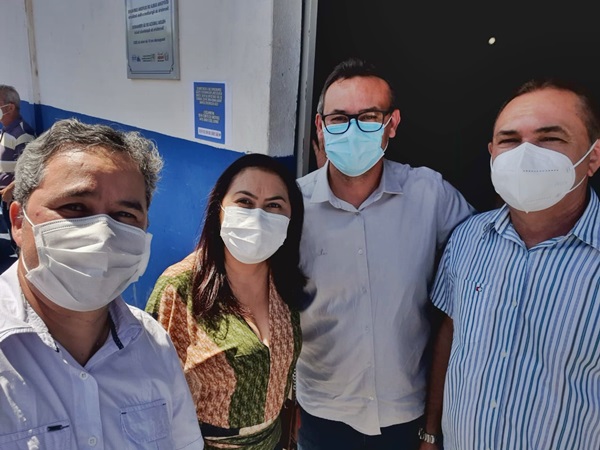 SANTA HELENA: Prefeito João Cleber agradece a Efraim Filho por importante emenda destinada ao município no valor de R$ 400 mil. efraim1 - SANTA HELENA: Prefeito João Cleber agradece a Efraim Filho por importante emenda destinada ao município no valor de R$ 400 mil.