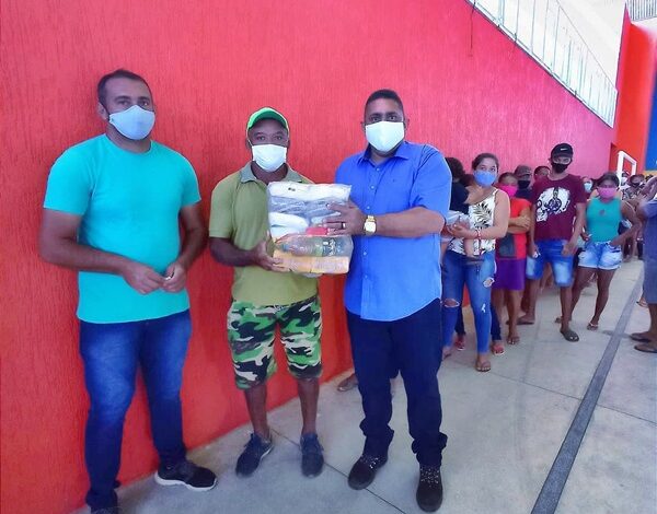 Em parceria com o governo do Estado, Prefeitura de Aparecida realiza distribuição de cestas básicas às famílias da zona rural do município. feira 600x470 - Em parceria com o governo do Estado, Prefeitura de Aparecida realiza distribuição de cestas básicas às famílias da zona rural do município.