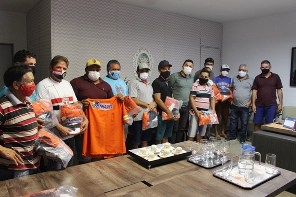 NO RN: Prefeitura de Venha-Ver entrega novos uniformes aos agentes de limpeza pública gari1 - NO RN: Prefeitura de Venha-Ver entrega novos uniformes aos agentes de limpeza pública