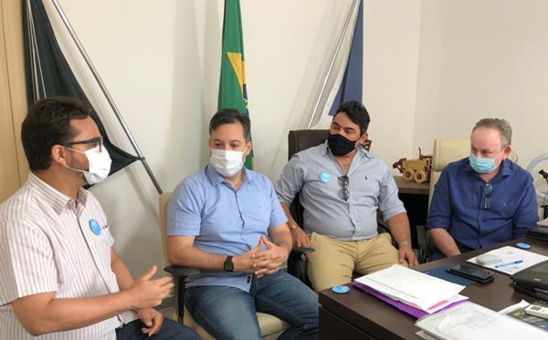 A pedidos do deputado Júnior Araújo, secretário de Estado cumpre agenda em Marizópolis e se reúne com prefeito Lucas Braga lucas e tiberio2 - A pedidos do deputado Júnior Araújo, secretário de Estado cumpre agenda em Marizópolis e se reúne com prefeito Lucas Braga