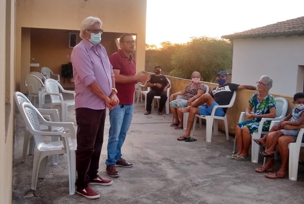 Poço José de Moura: Prefeito Paulo Braz se reúne com moradores de comunidade rural. paulo encontro - Poço José de Moura: Prefeito Paulo Braz se reúne com moradores de comunidade rural.