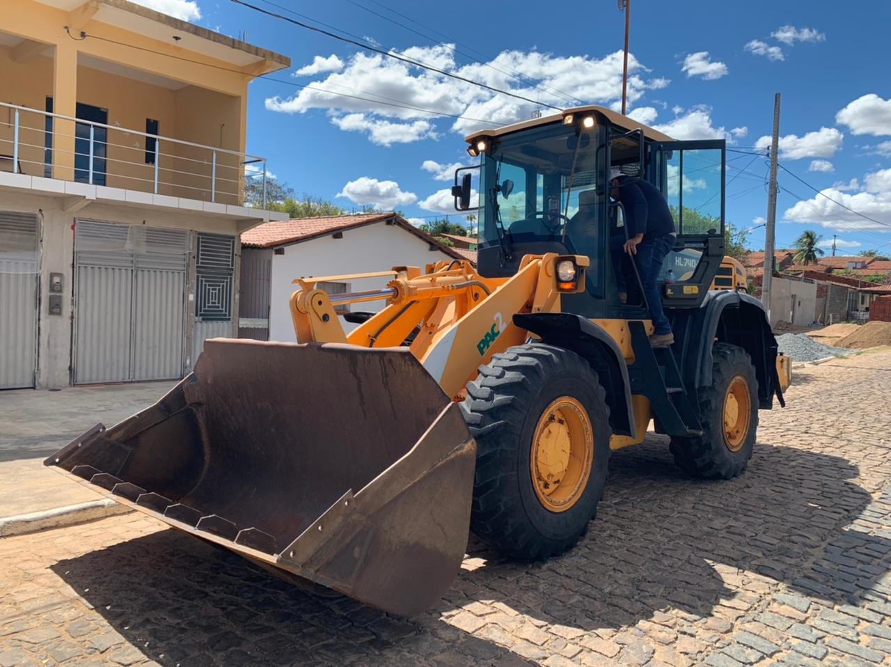 MAQUINA2 - NO SERTÃO: Prefeitura de Nazarezinho recupera máquinas pesadas da frota municipal