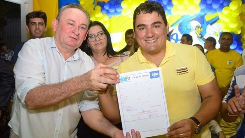 MARCHA RÉ: Zé de Pedrinho se arrepende e volta para os braços do prefeito Lucas Braga em Marizópolis. lucas b 780x439 - MARCHA RÉ: Zé de Pedrinho se arrepende e volta para os braços do prefeito Lucas Braga em Marizópolis.