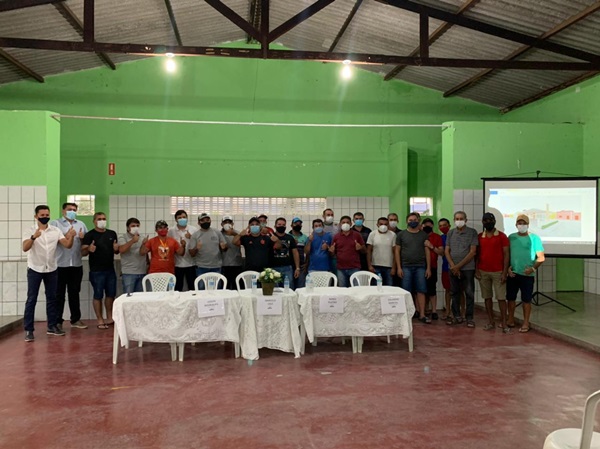 motoristas - NAZAREZINHO: Taxistas e populares temem que vereadores oposicionistas votem contra projeto da criação do terminal de passageiros