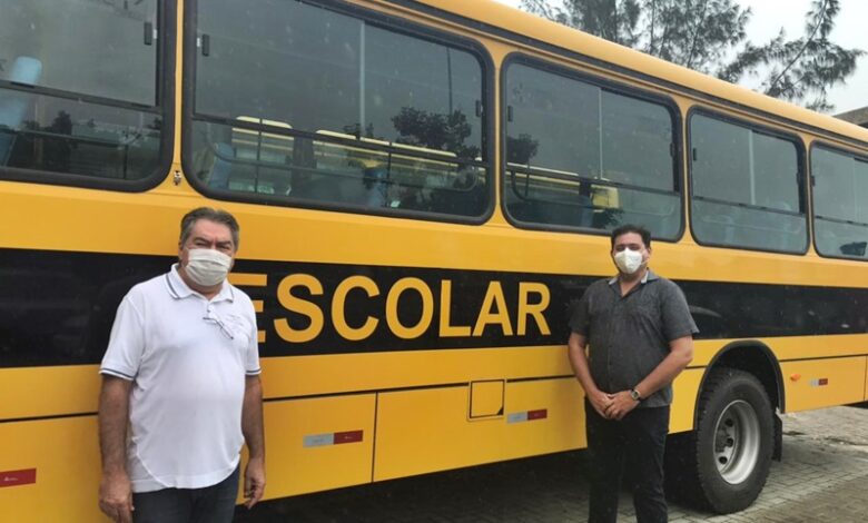 onibus nazarezinho 780x470 - CUMPRINDO PROMESSA: Prefeito de Nazarezinho recebe ônibus escolar do governo do estado e anuncia que servirá para transportar alunos universitários