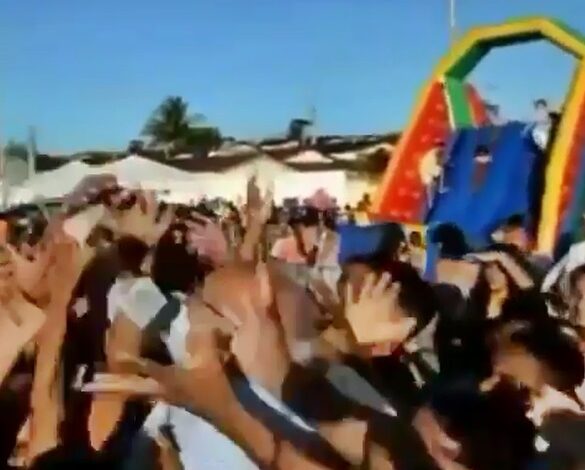 VEJA VÍDEO: Ex-deputado se inspira em Silvio Santos ao jogar dinheiro para crianças, mas acaba derrubado biu fernandes 585x470 - VEJA VÍDEO: Ex-deputado se inspira em Silvio Santos ao jogar dinheiro para crianças, mas acaba derrubado