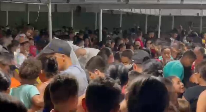 VEJA VÍDEO: Dia das crianças em São José de Piranhas termina com tumulto, desorganização e grande aglomeração. criancas sjp 780x425 - VEJA VÍDEO: Dia das crianças em São José de Piranhas termina com tumulto, desorganização e grande aglomeração.