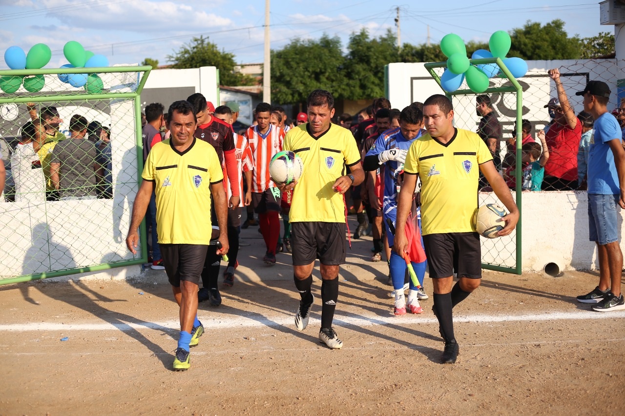 esporte3 - Nazarezinho: Prefeito entrega reforma de estádio municipal e participa da abertura oficial de evento esportivo.