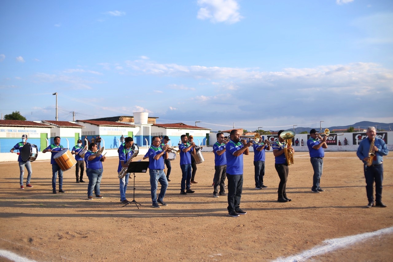 esporte4 - Nazarezinho: Prefeito entrega reforma de estádio municipal e participa da abertura oficial de evento esportivo.