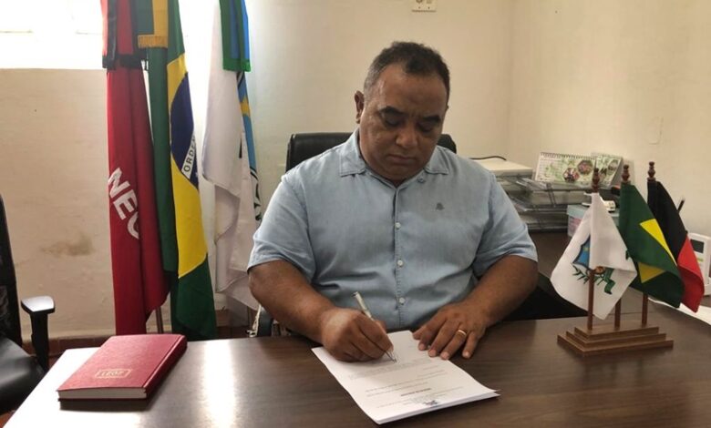 EM MONTE HOREBE: Prefeito Marcos Eron autoriza pavimentação de importante rua no bairro São Francisco marcos nova 780x470 - EM MONTE HOREBE: Prefeito Marcos Eron autoriza pavimentação de importante rua no bairro São Francisco