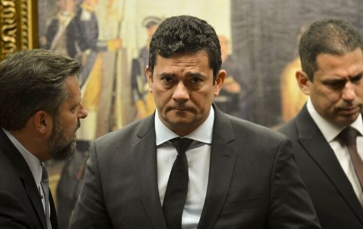 moro 745x470 - Aos gritos de ‘lixo ’ 'juiz ladrão', Sérgio Moro tem ‘recepção calorosa’ em aeroporto Brasília. Veja o vídeo.